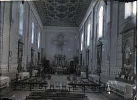 Capilla del Colegio Máximo con decoración floral.