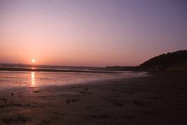 Luces de Andalucía 34. Puesta de sol en la playa.