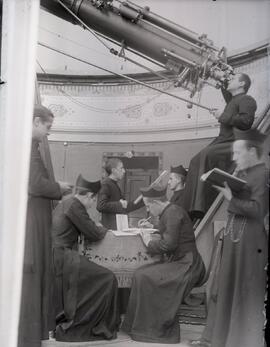 Padres en el observatorio.