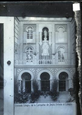 Entrada del colegio de la compañía de Jesús.
