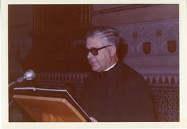 P. Matías hablando en la inauguración del curso 1971-1972 en la Facultad de Teología.